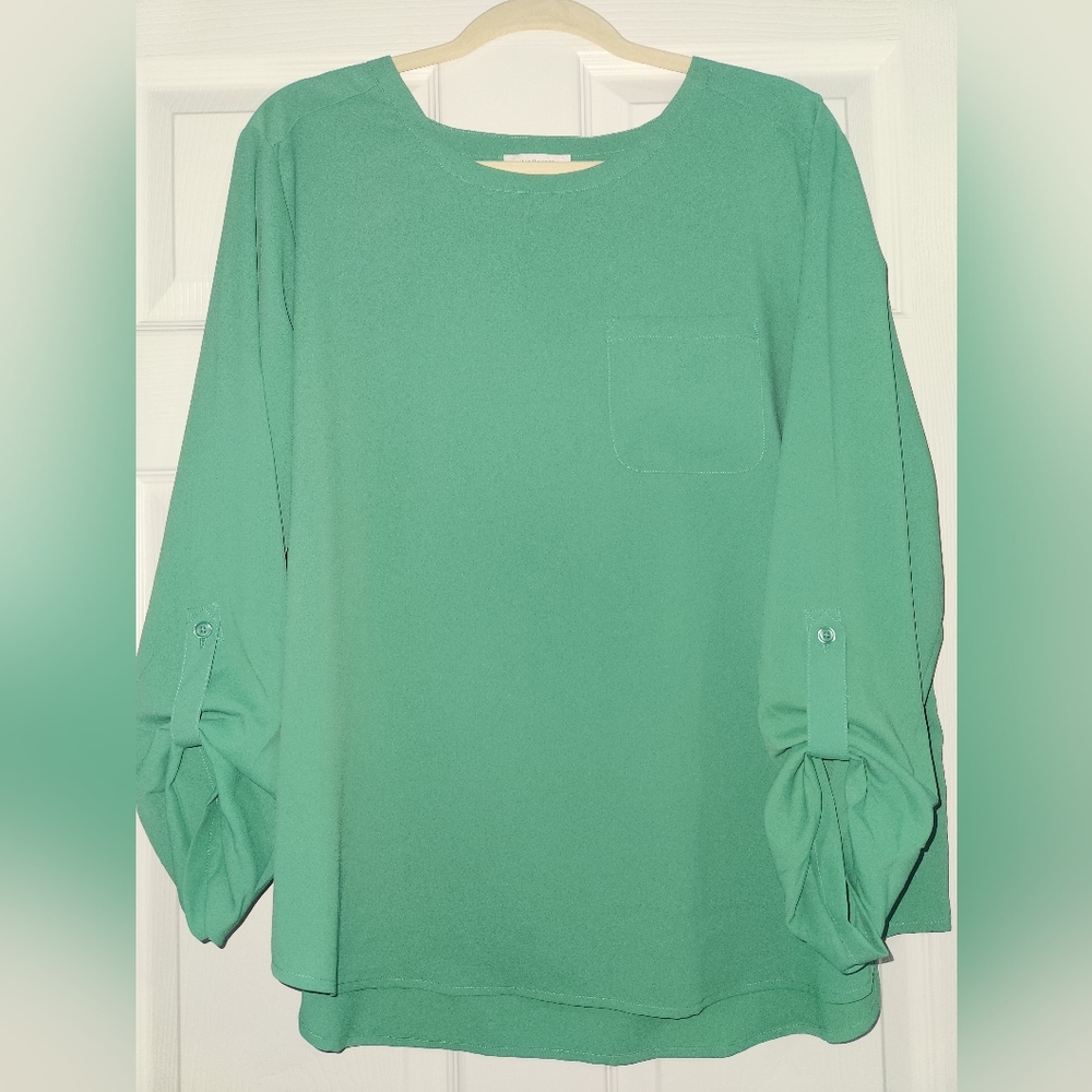 Woman's Van Heusen Blouse